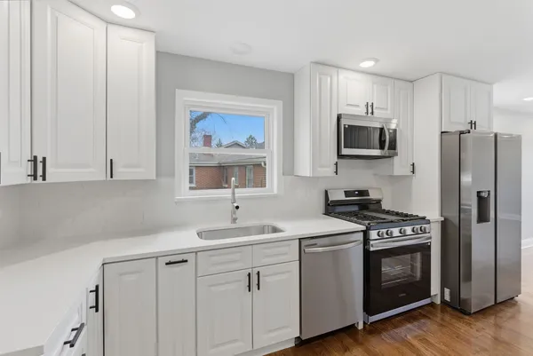$339,999 | 15566 Gouwens Lane, South Holland, IL 60473
