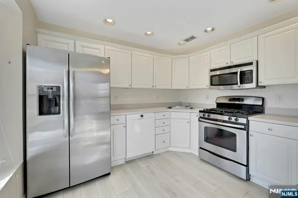 $3,300 | 2109 Henry Court, Mahwah, NJ 07430