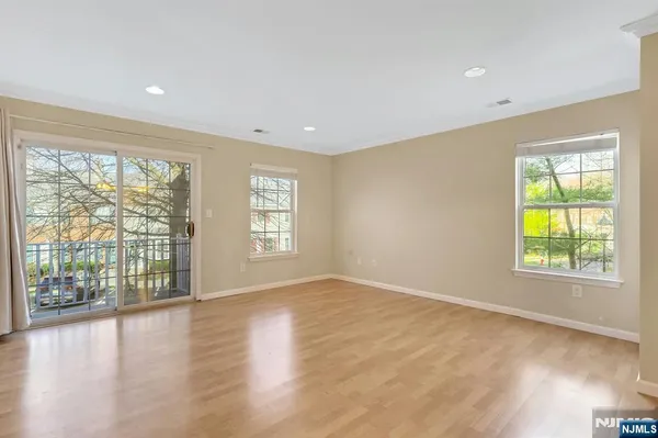 $3,300 | 2109 Henry Court, Mahwah, NJ 07430