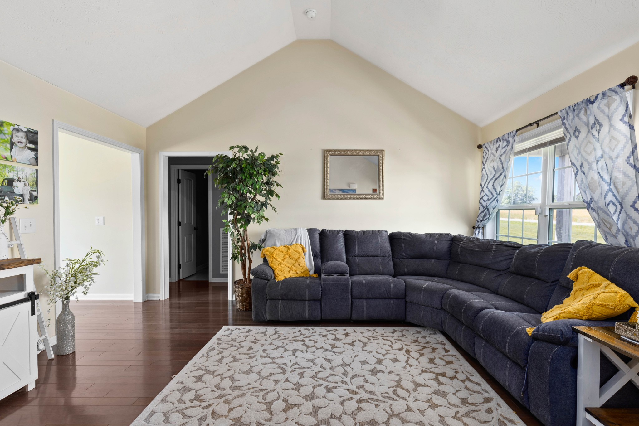 306 Meadows Road Portland, TN 37148 - Photo 7 of 31 a living room with furniture and a couch