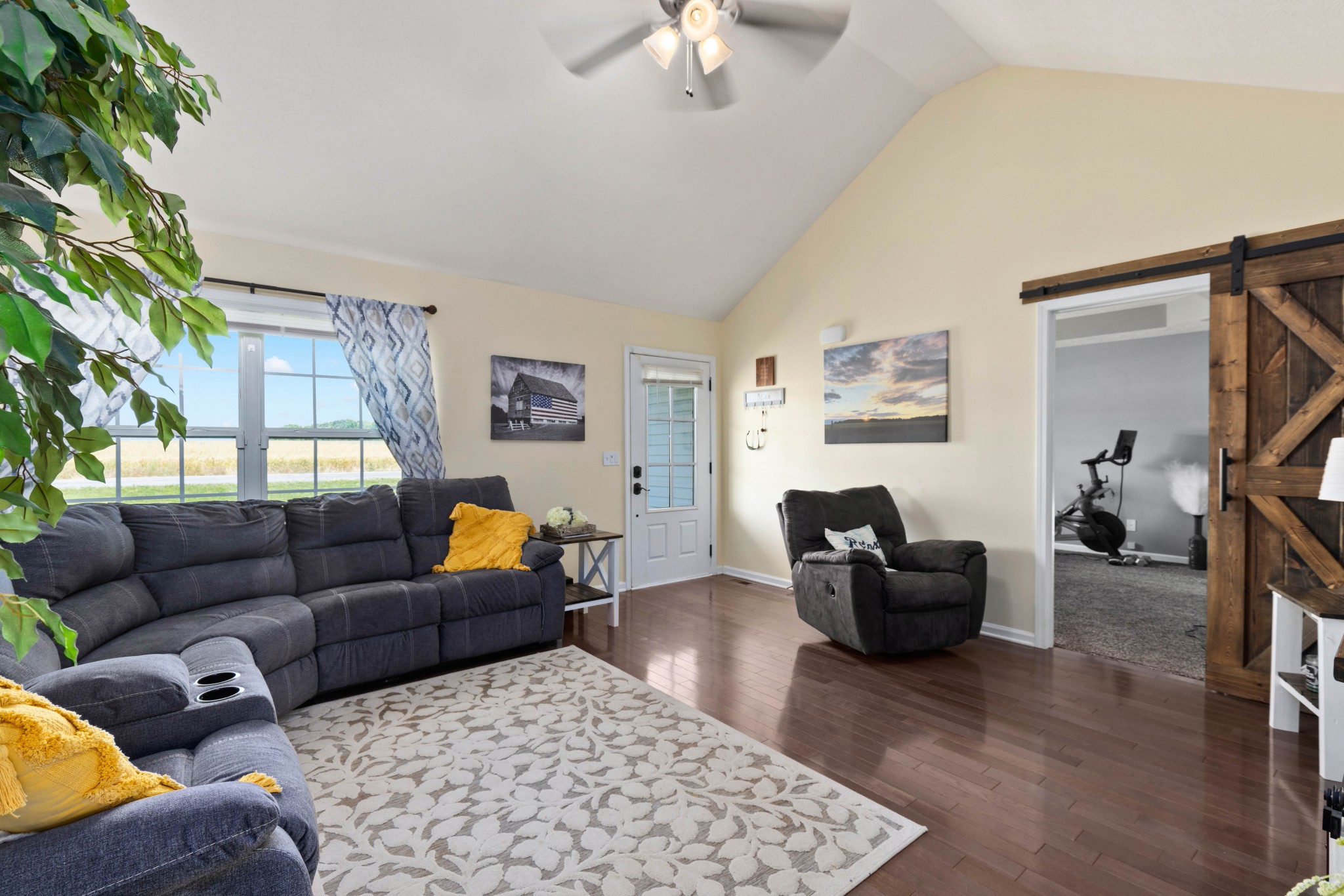 306 Meadows Road Portland, TN 37148 - Photo 8 of 31 a living room with furniture and a couch