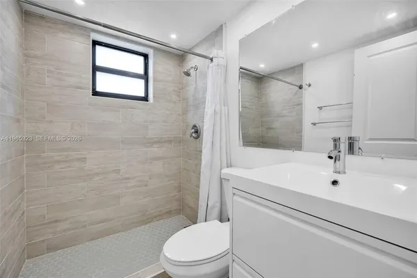 $2,150 | 1530 Southwest 2nd Street, Unit 301, Miami, FL 33135