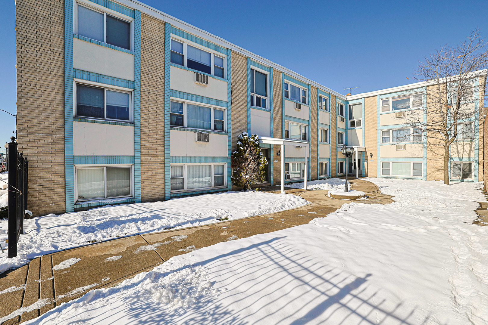 6850 Cermak Road, Unit 1B Berwyn, IL 60402 - Photo 2 of 9 a view of a building with a outdoor space