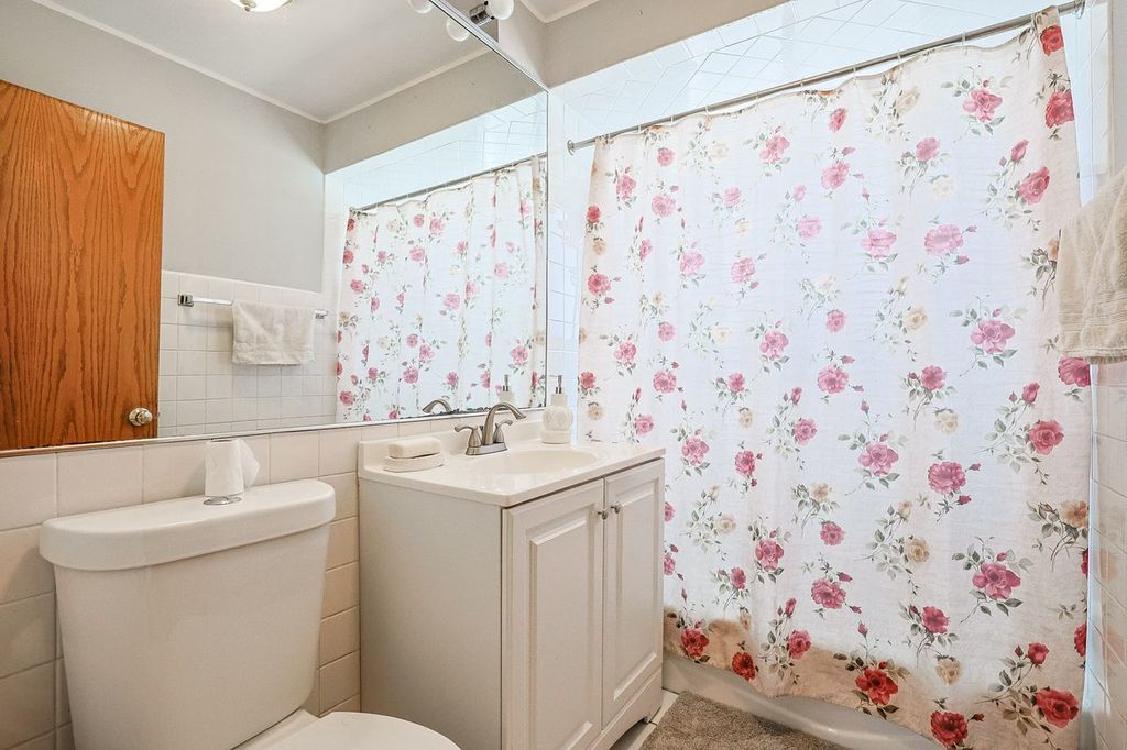 6850 Cermak Road, Unit 1B Berwyn, IL 60402 - Photo 8 of 9 a bathroom with a sink toilet and shower