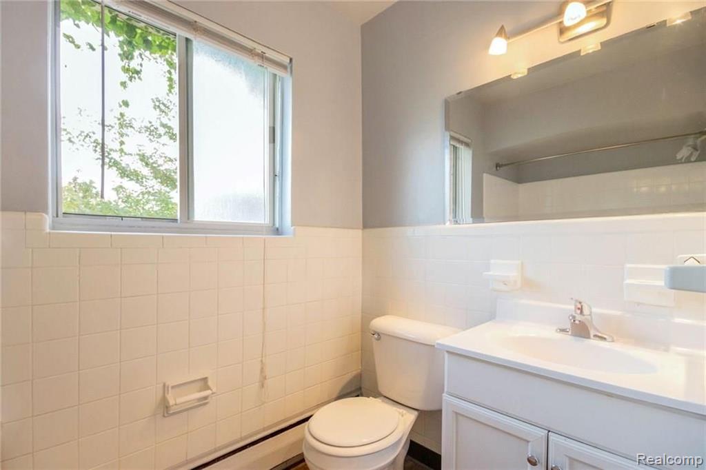 629 West Maple Road, Unit 6298 Clawson, MI 48017 - Photo 12 of 20