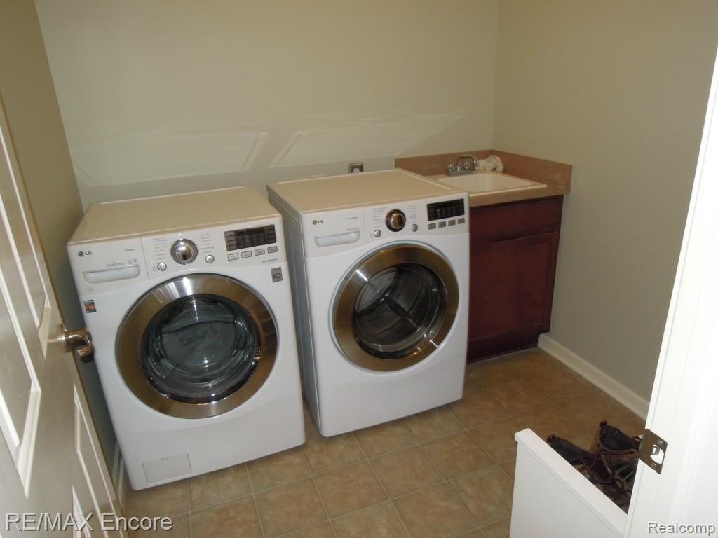 3822 Windingbrook Circle, Unit 8 Rochester Hills, MI 48309 - Photo 52 of 64