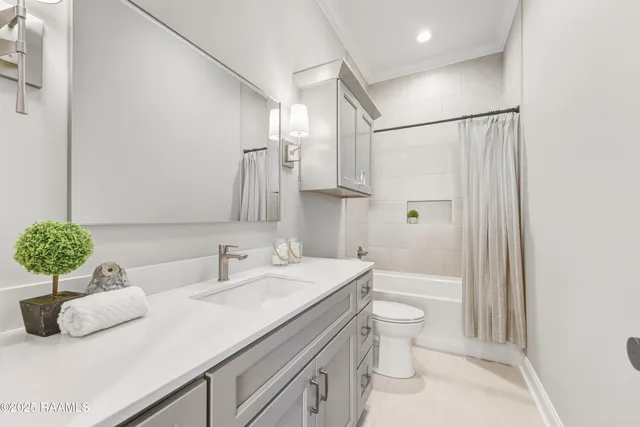 $384,999 | 202 Keystone, Scott, LA 70583