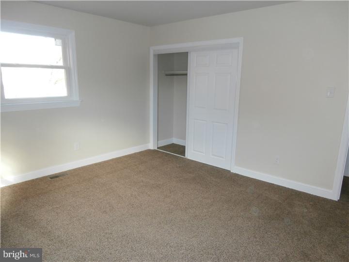 201 Kent Road Williamstown, NJ 08094 - Photo 6 of 11 an empty room with a window