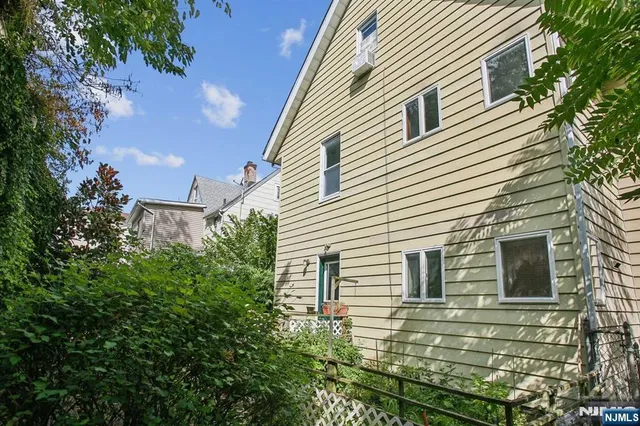 $1,450 | 16 Henry Street, Unit 3, Bloomfield, NJ 07003