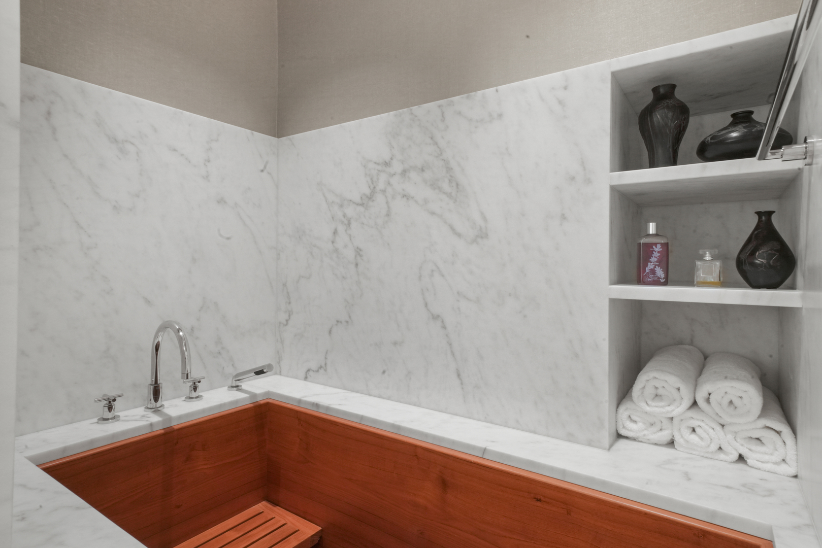 10 East Delaware Place, Unit 34A Chicago, IL 60611 - Photo 30 of 51 a bathroom with a bathtub and sink