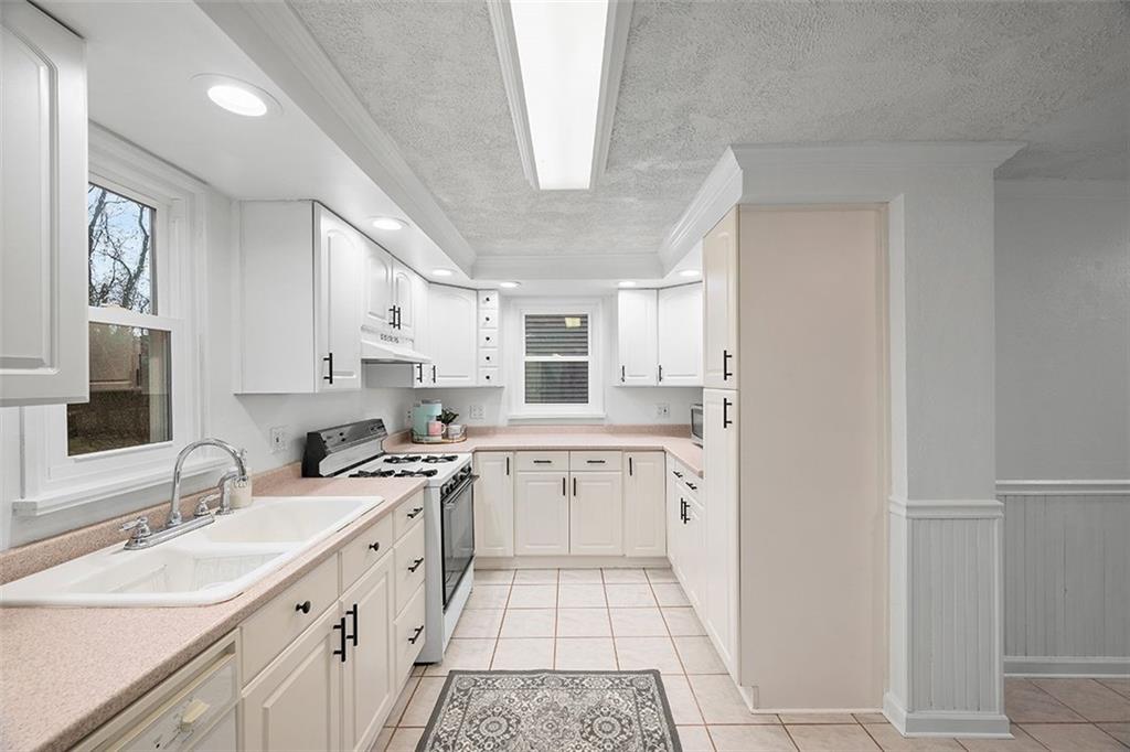 834 Shadycrest Road Pittsburgh, PA 15216 - Photo 15 of 36 Gallery Image 15
