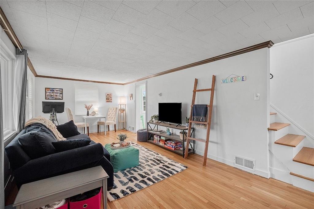 834 Shadycrest Road Pittsburgh, PA 15216 - Photo 5 of 36 Gallery Image 5