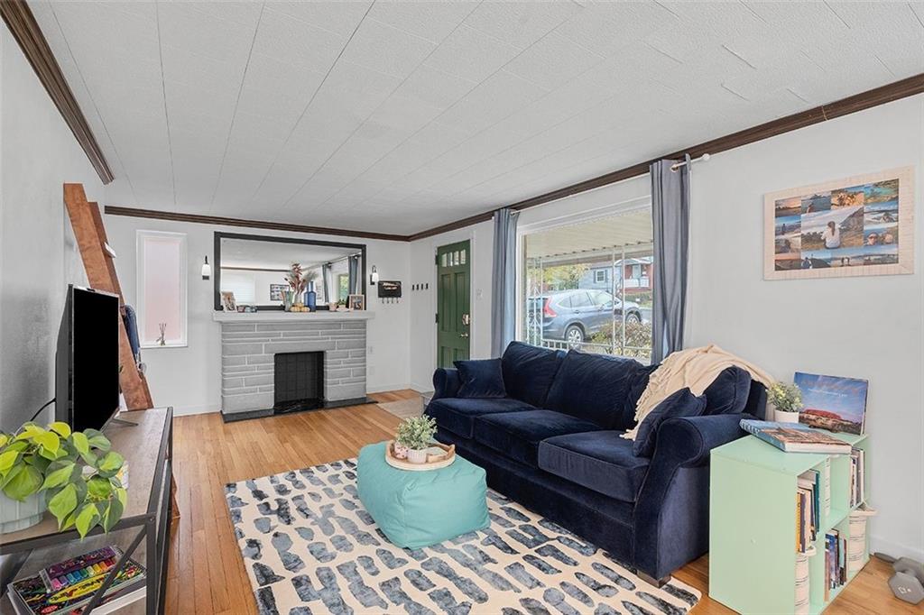 834 Shadycrest Road Pittsburgh, PA 15216 - Photo 6 of 36 Gallery Image 6