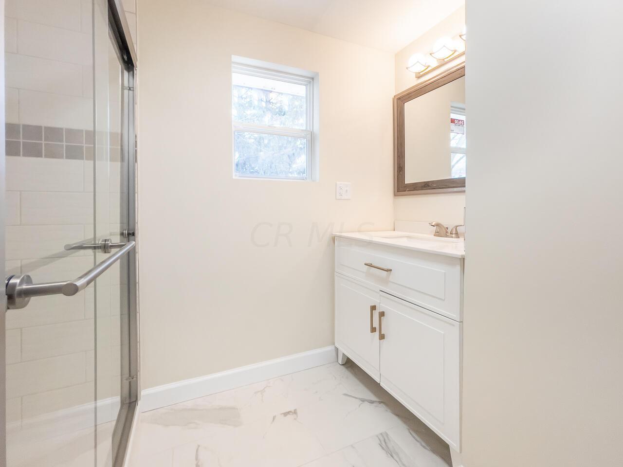 1325 Lockbourne Road Columbus, OH 43206 - Photo 9 of 24 Primary Bath Ensuite to Primary Sheet