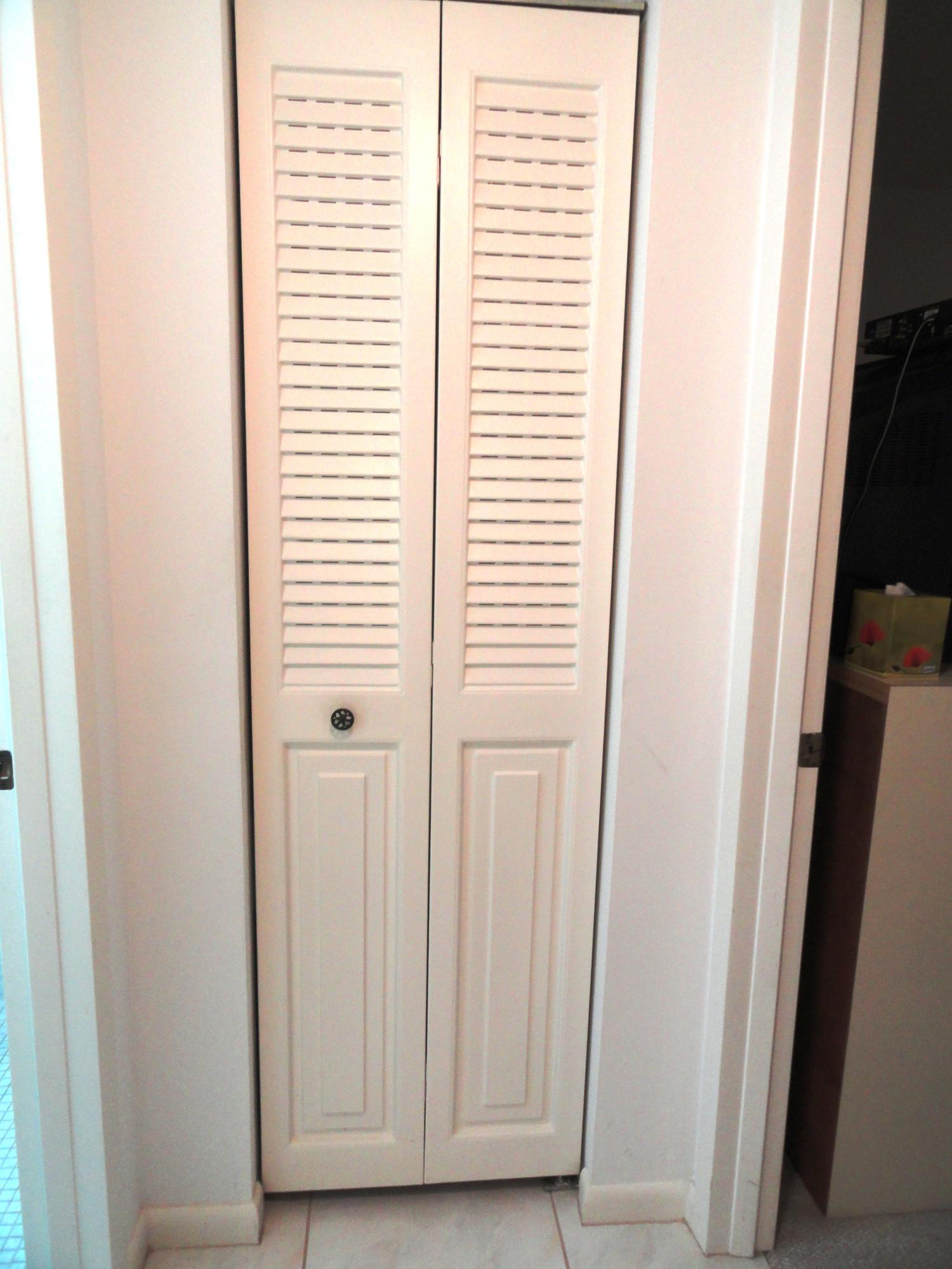 2079 Cornwall East Boca Raton, FL 33434 - Photo 8 of 19 LINEN CLOSET
