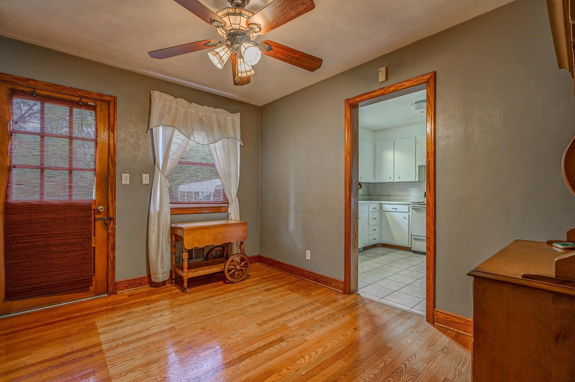 6610 Sherry Road Roanoke, VA 24019 - Photo 7 of 32 007-330457-6610 Sherry Road 007_8322364