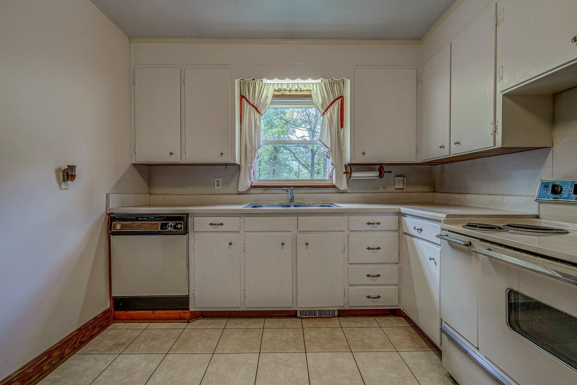 6610 Sherry Road Roanoke, VA 24019 - Photo 8 of 32 008-330457-6610 Sherry Road 008_8322365