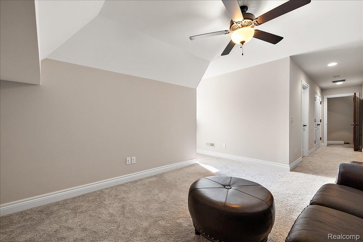 3071 Emeraude Court Rochester, MI 48306 - Photo 34 of 60 34-3071 Emeraude-71.jpg