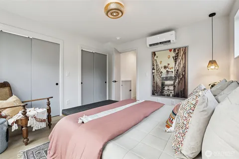 a en suite bathroom with double sink and a mirror