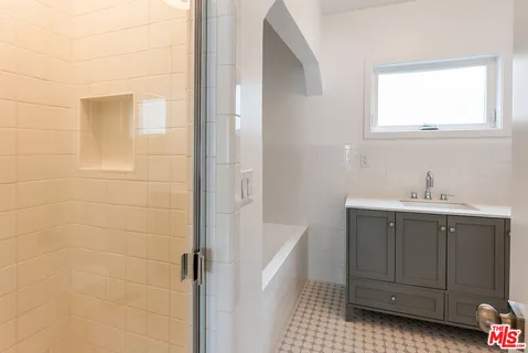 $1,849,000 | Undisclosed Address, Los Angeles, CA 90019