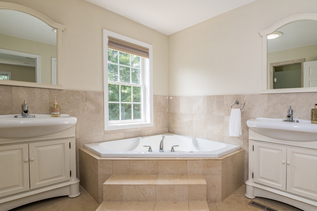 958 East Pleasant Street Amherst, MA 01002 - Photo 29 of 42 a bathroom with a bathtub and a sink