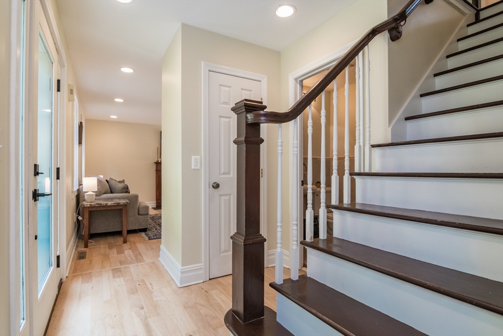 958 East Pleasant Street Amherst, MA 01002 - Photo 5 of 42