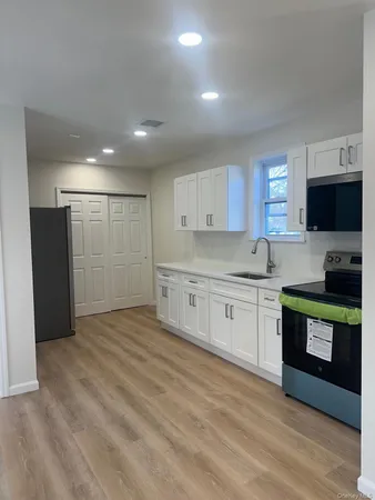 $2,000 | 38 Carroll Street, Unit 2, Poughkeepsie, NY 12601