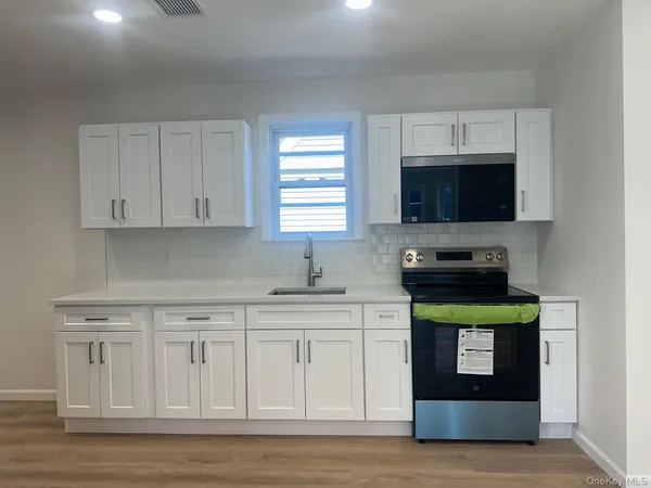 $2,000 | 38 Carroll Street, Unit 2, Poughkeepsie, NY 12601