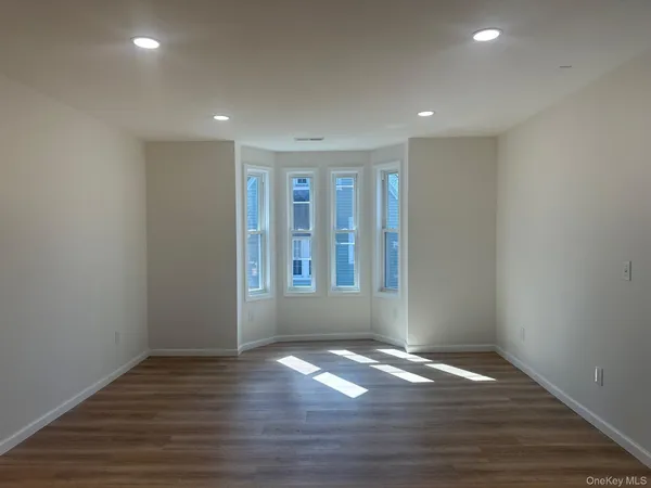 $2,000 | 38 Carroll Street, Unit 2, Poughkeepsie, NY 12601