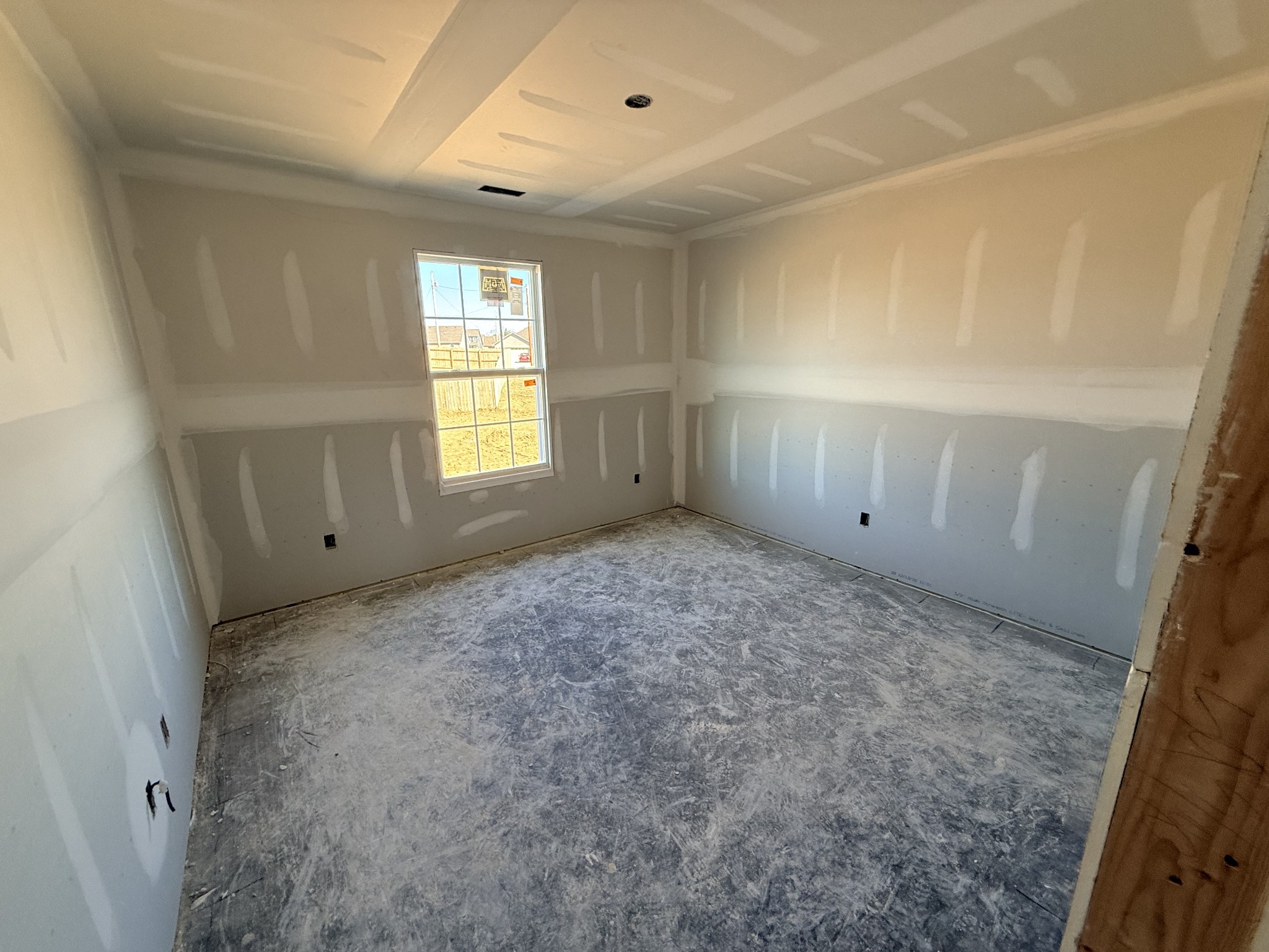 384 Ridge Street Manchester, TN 37355 - Photo 15 of 21 a view of an empty room and window