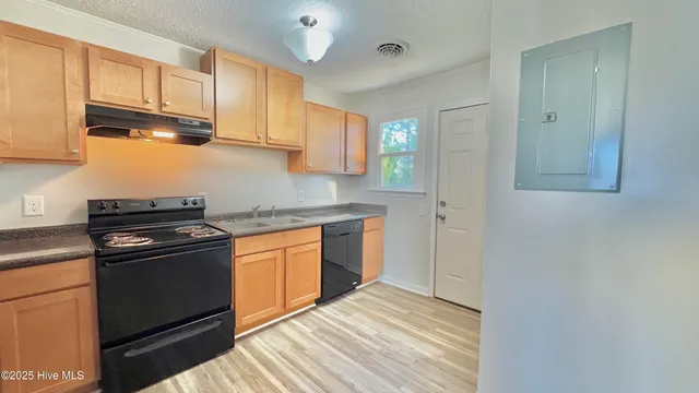 $955 | 312 Starling Street, Jacksonville, NC 28540