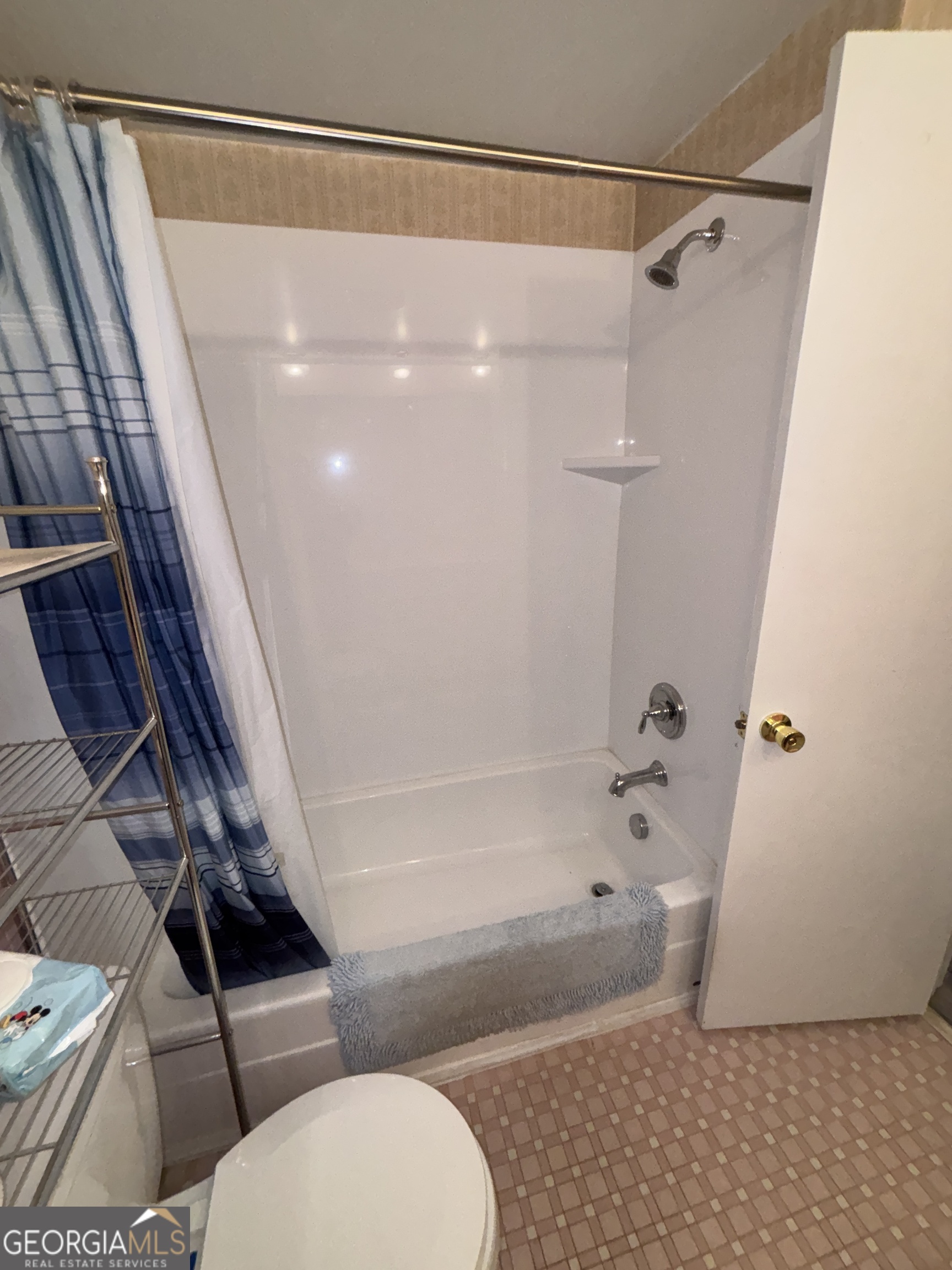 216 East Peter Street Cochran, GA 31014 - Photo 32 of 44 a bathroom with a toilet and a shower