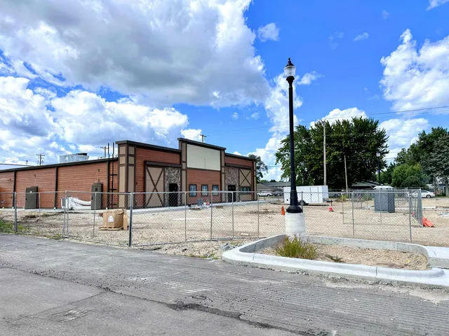 $2 | 700 East Blackhawk Avenue, Prairie du Chien, WI 53821