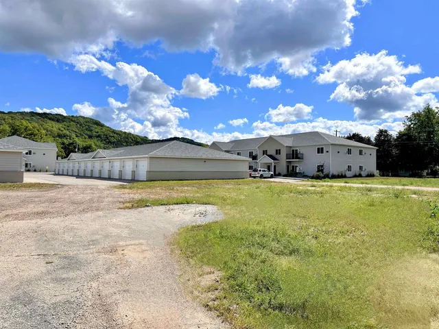 $2 | 700 East Blackhawk Avenue, Prairie du Chien, WI 53821