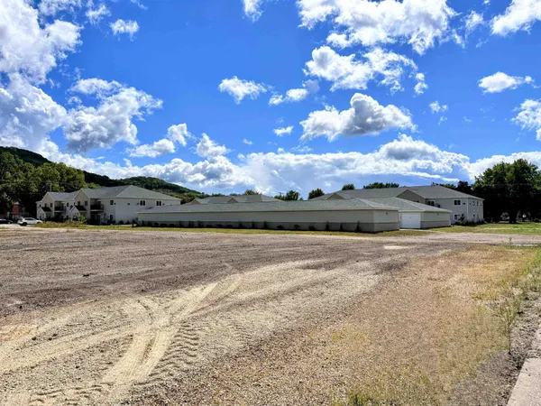 $2 | 700 East Blackhawk Avenue, Prairie du Chien, WI 53821