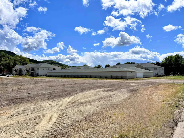 $2 | 700 East Blackhawk Avenue, Prairie du Chien, WI 53821