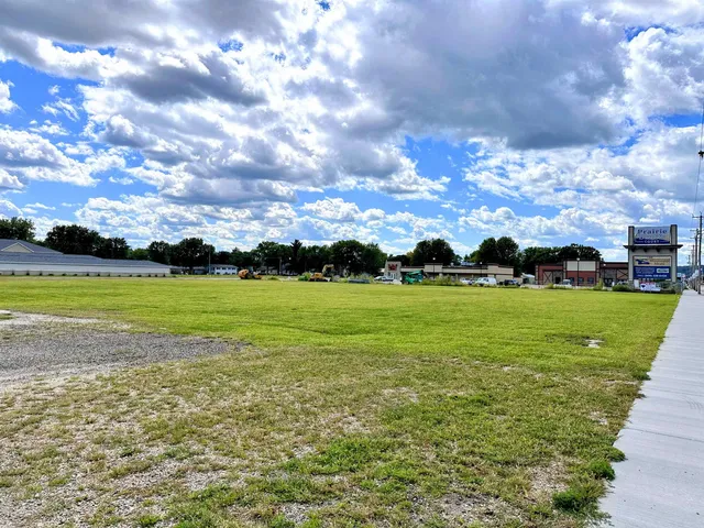 $2 | 700 East Blackhawk Avenue, Prairie du Chien, WI 53821