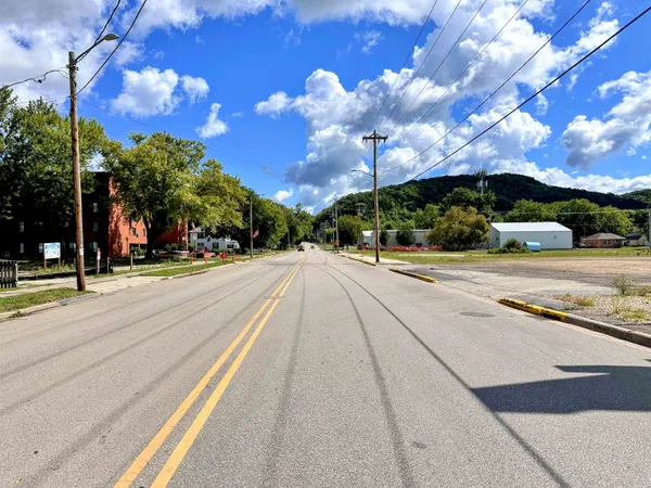 $2 | 700 East Blackhawk Avenue, Prairie du Chien, WI 53821