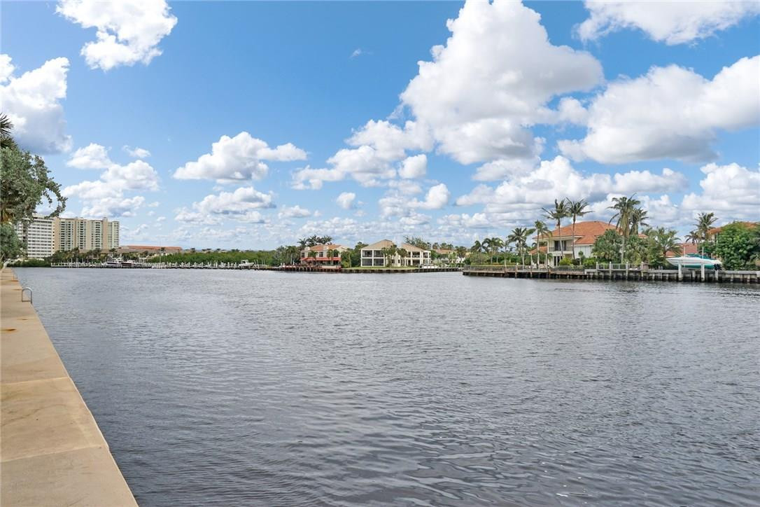 826 Jeffery Street Boca Raton, FL 33487 - Photo 38 of 41 Looking north on the community walkway.