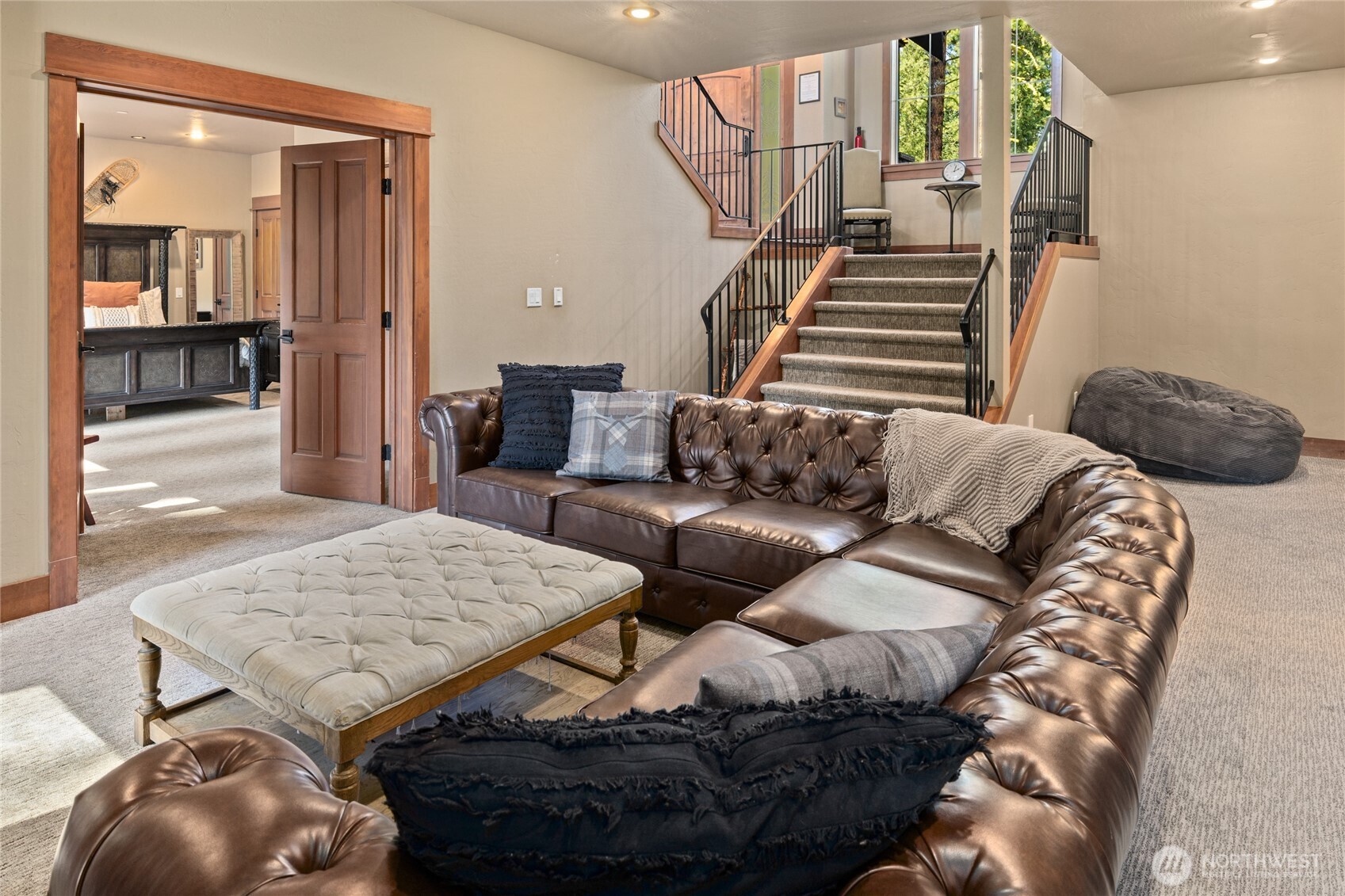 110 Larkspur Loop Cle Elum, WA 98922 - Photo 21 of 40 a living room with furniture and wooden floor