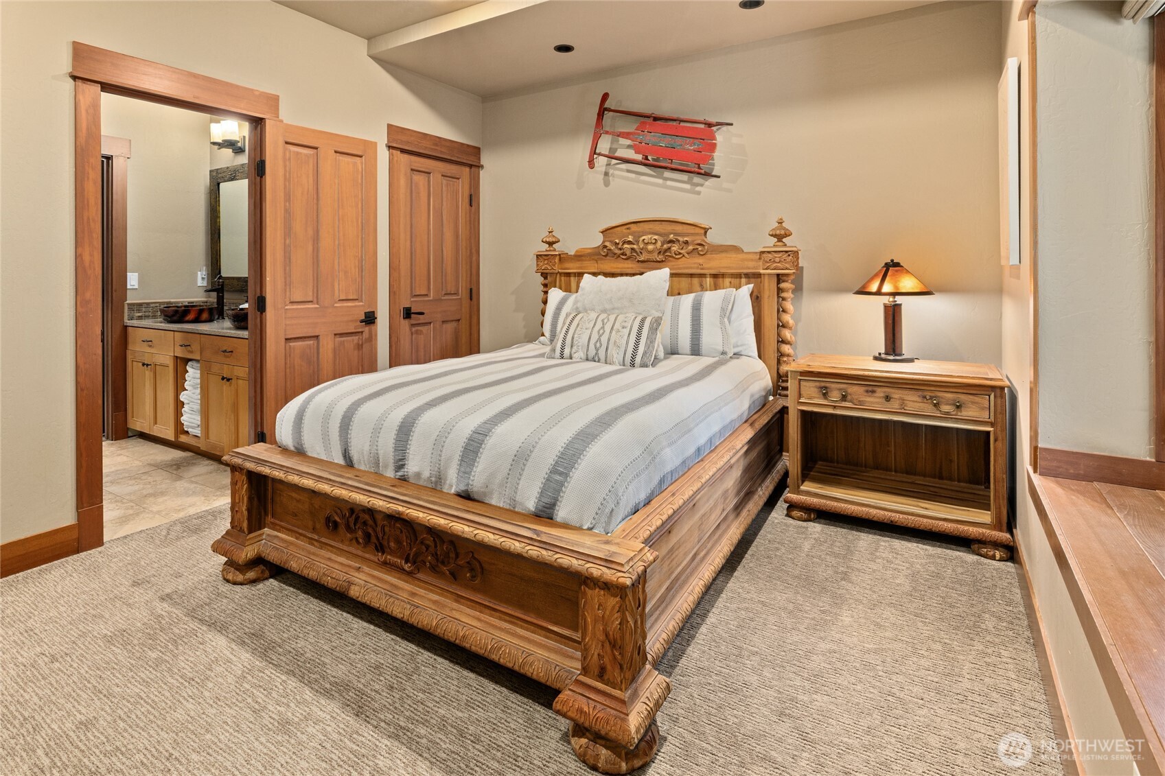 110 Larkspur Loop Cle Elum, WA 98922 - Photo 23 of 40 a bedroom with a bed dresser and a flat tv screen