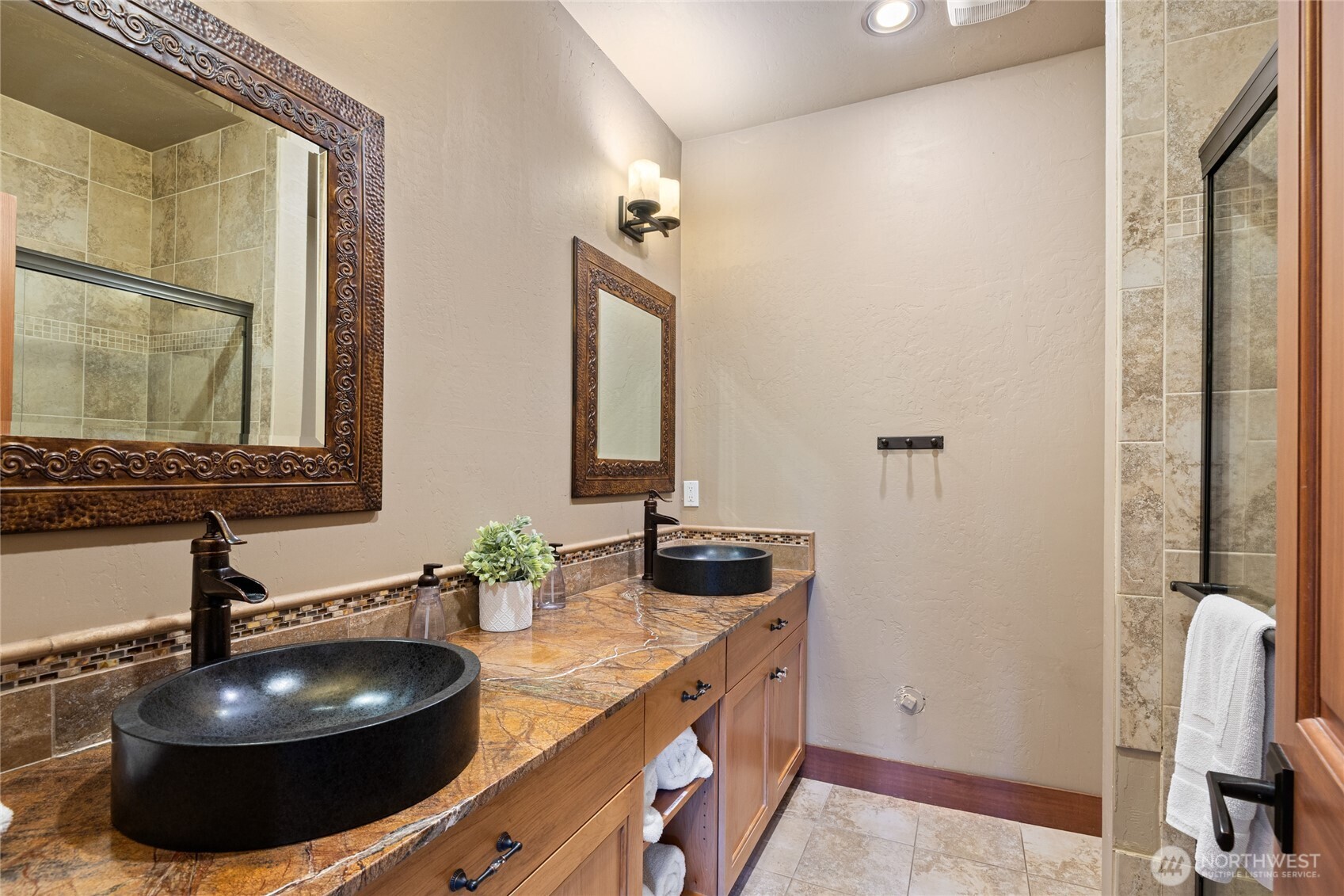 110 Larkspur Loop Cle Elum, WA 98922 - Photo 29 of 40 a bathroom with a sink and a mirror
