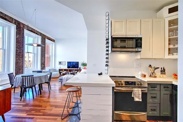 $395,000 | 385 Westminster Street, Unit 3E, Providence, RI 02903