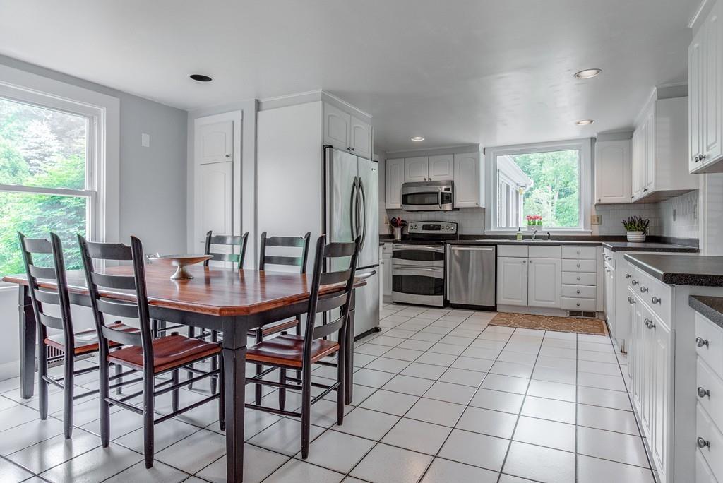 37 Old Sudbury Road Wayland, MA 01778 - Photo 11 of 26