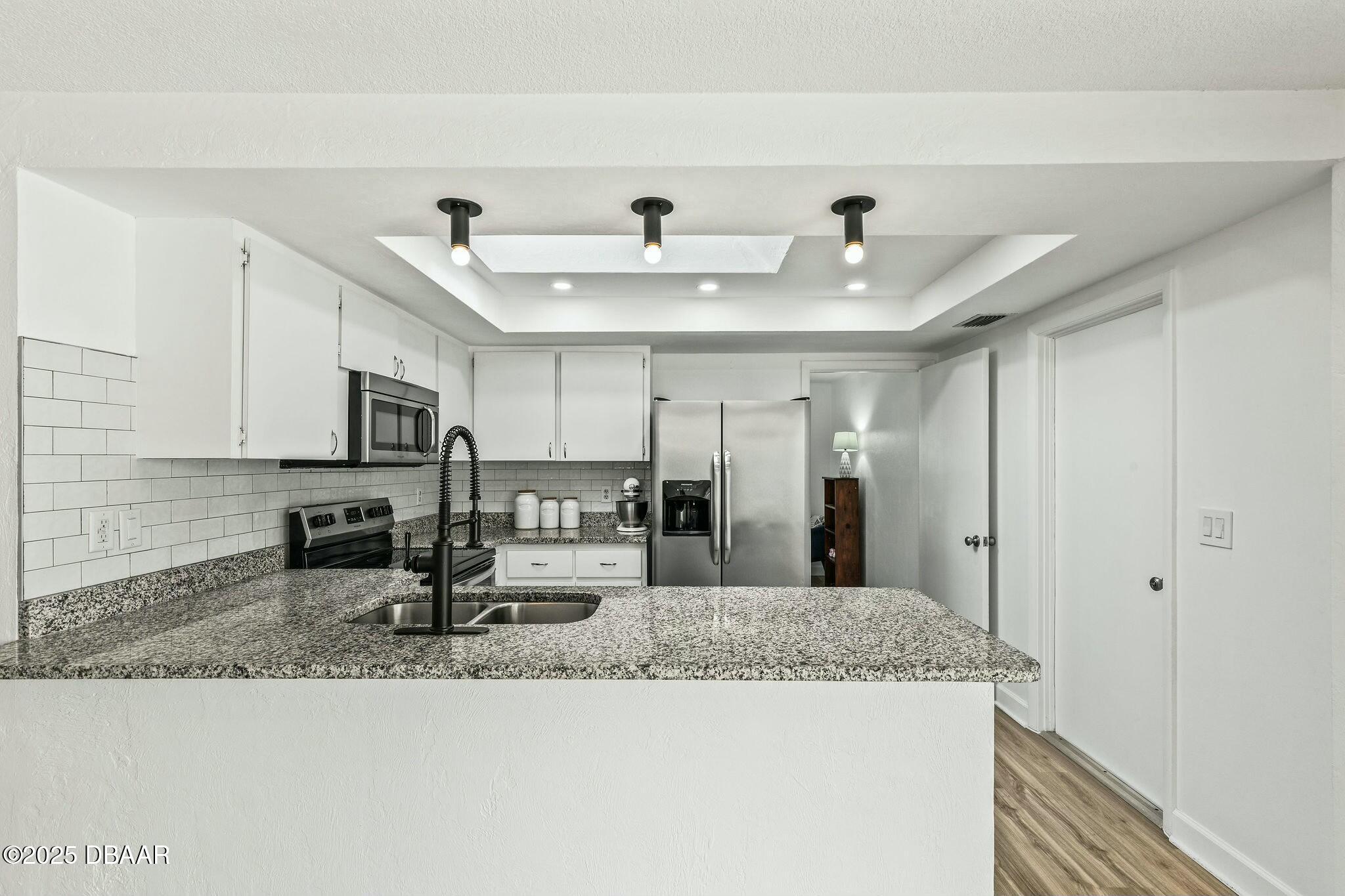 860 Lindenwood Circle Ormond Beach, FL 32174 - Photo 15 of 44 kitchen island
