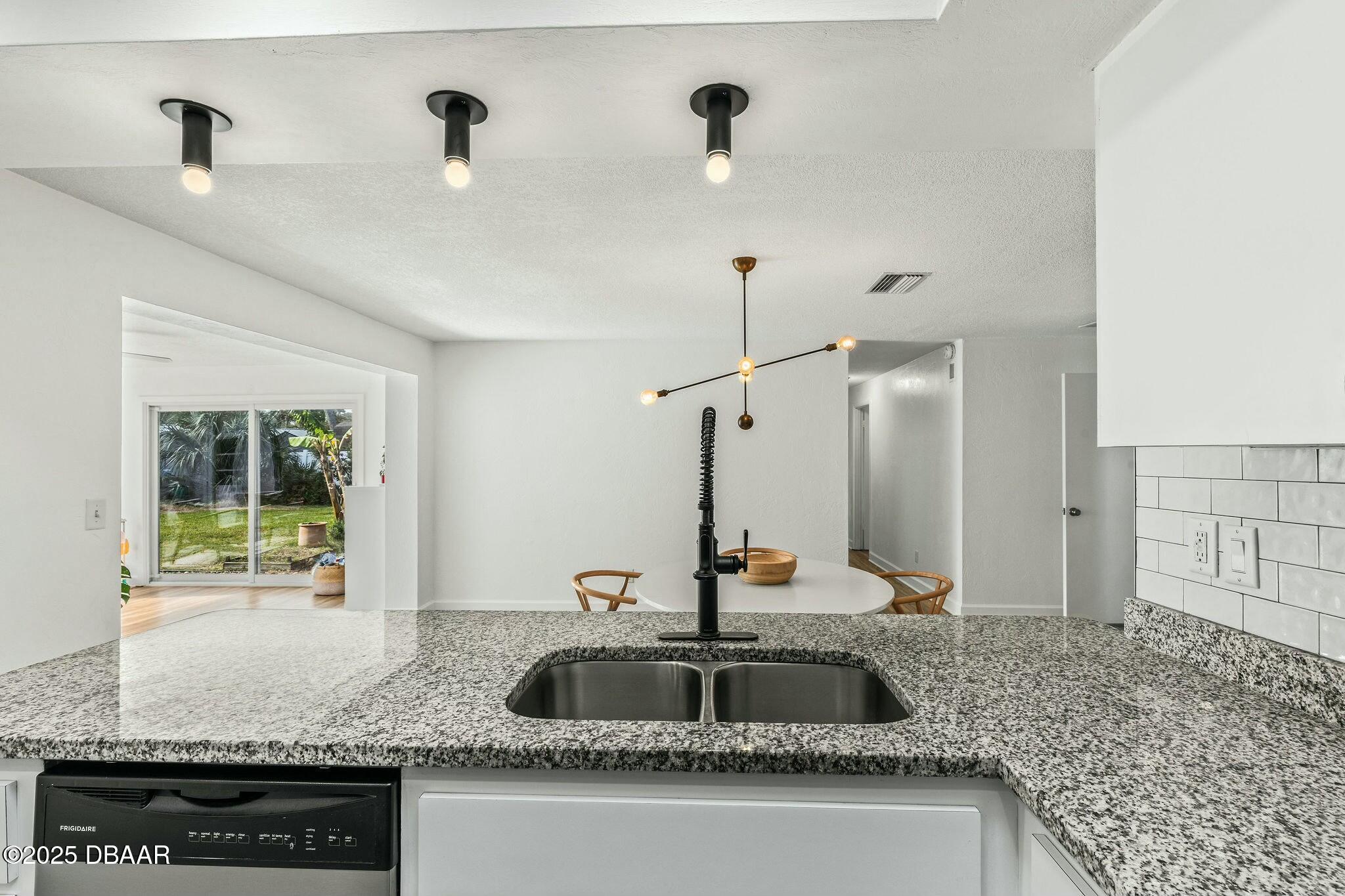 860 Lindenwood Circle Ormond Beach, FL 32174 - Photo 18 of 44 granite counters