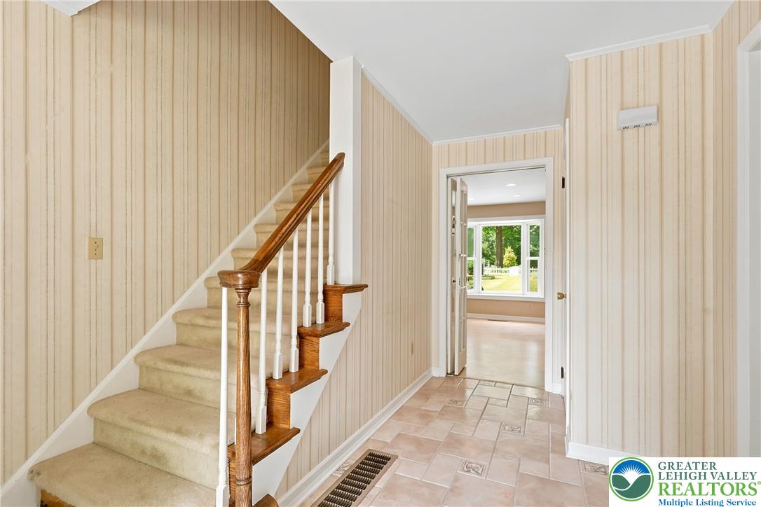 613 East Macada Road Bethlehem, PA 18017 - Photo 4 of 52