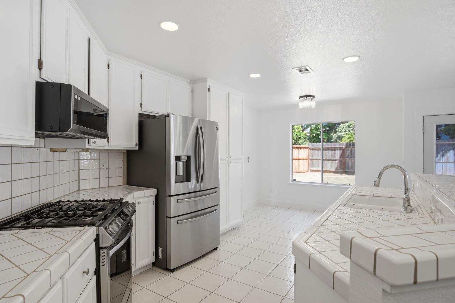 4002 Heartland Way Turlock, CA 95382 - Photo 7 of 31