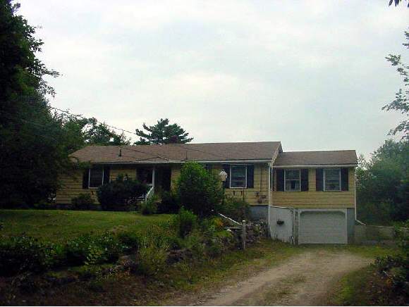 372 Sandown Road Fremont, NH 03044 - Photo 1 of 1