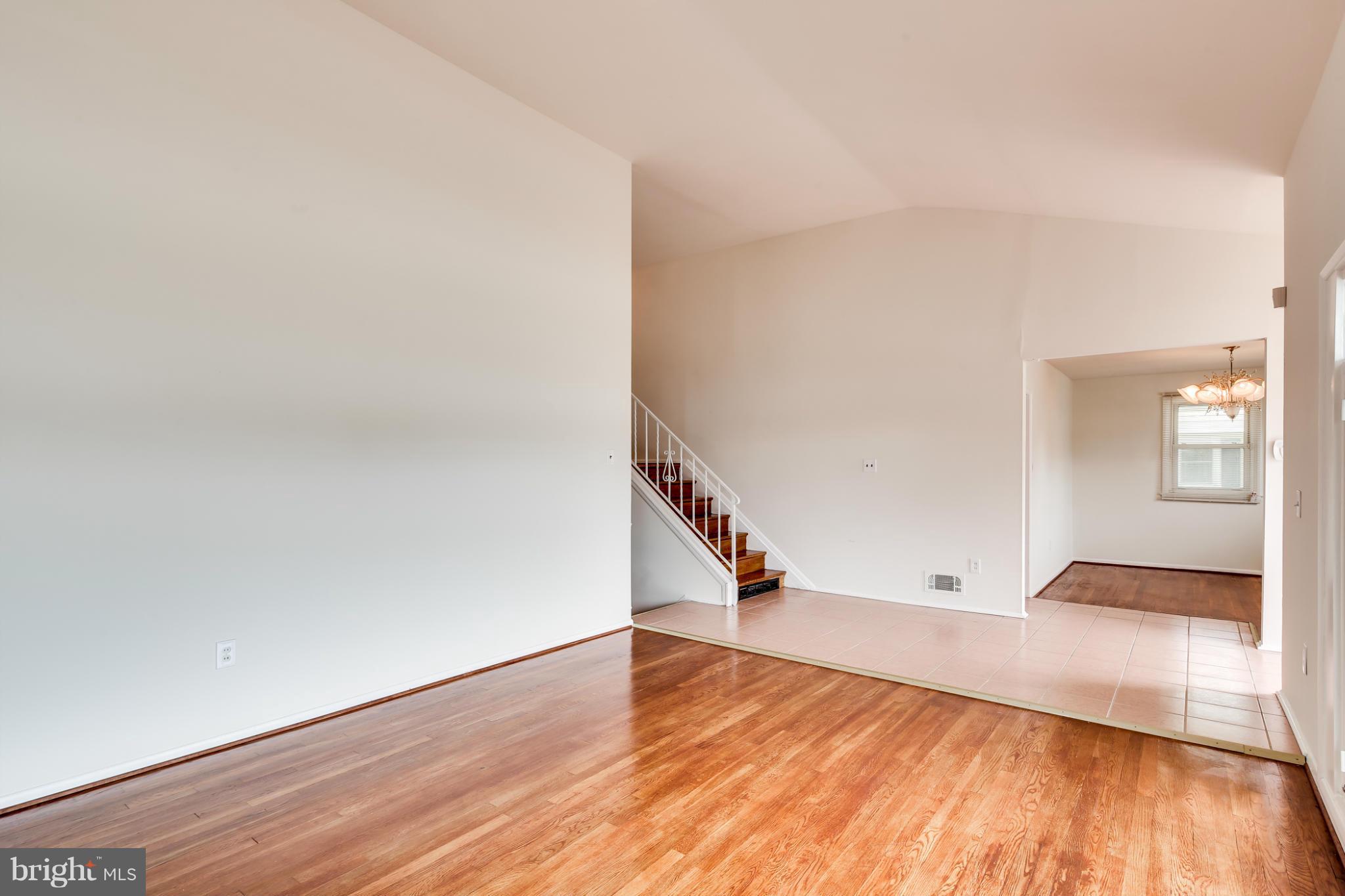 1325 Robin Road Baltimore, MD 21208 - Photo 11 of 27 Living Room